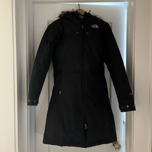 The North Face hooded winter coat, black, size S, great conditon